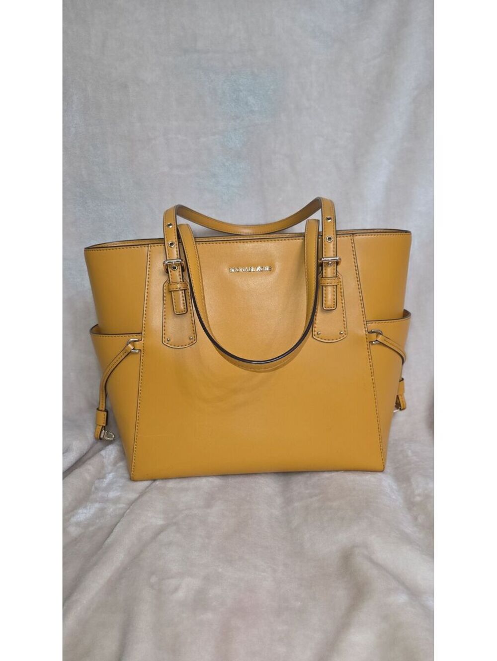 602. Michael Kors Voyager East West Tote